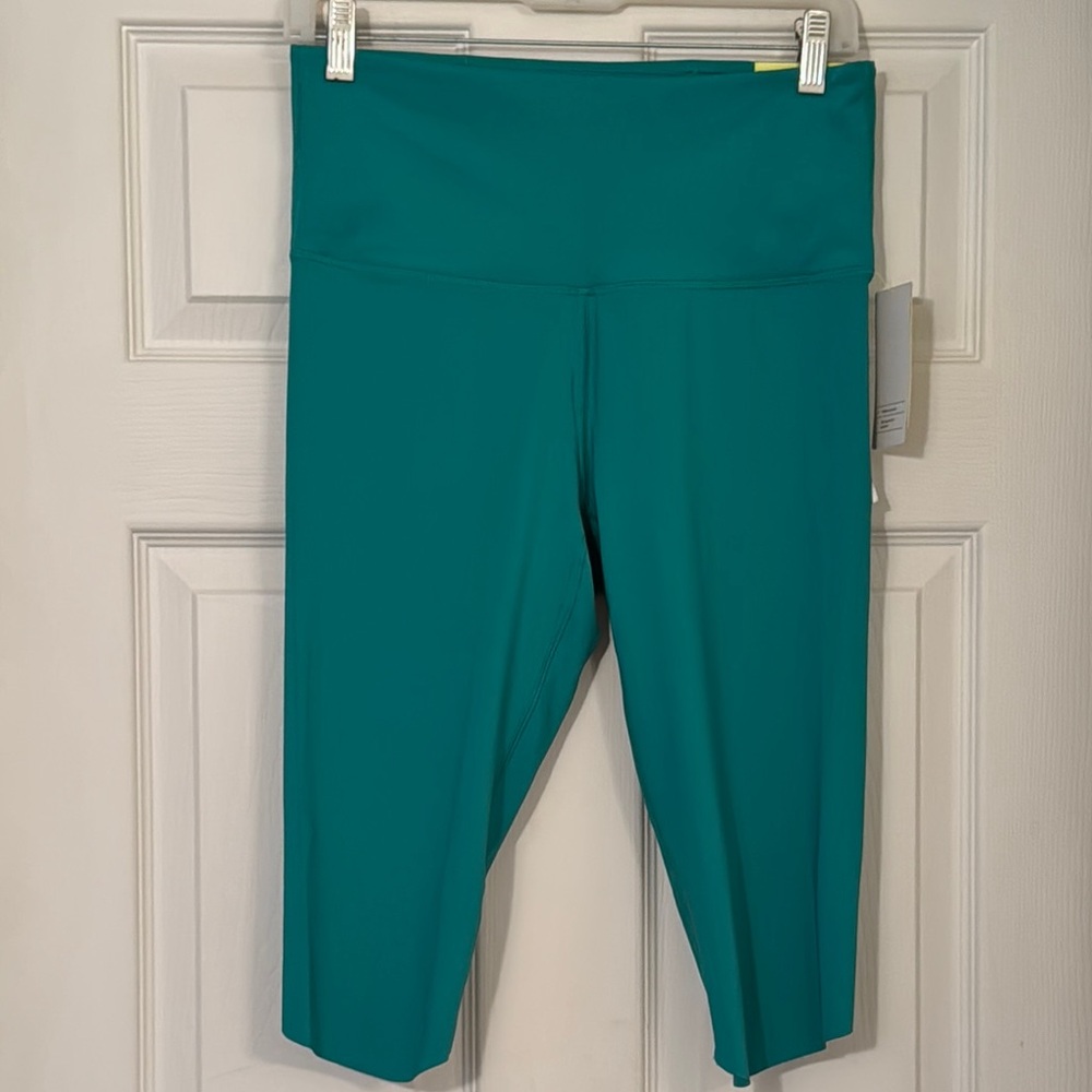 All in Motion Green Sculpt Ultra high rise Capri Pants. Moisture Wicking